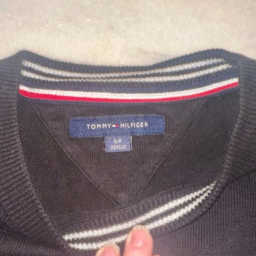 🔹Black Tommy Hilfiger Crew‎ Neck Sweater